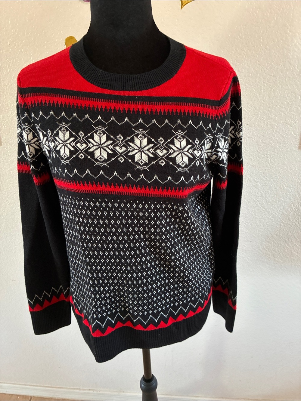 Vintage Holiday Sweater – Red & Black Nordic Knit, Size M